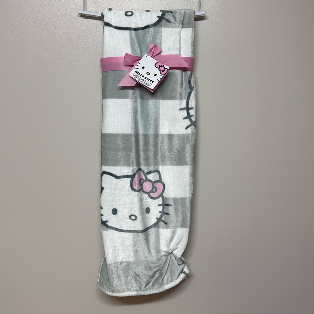 Hello Kitty Gray Plaid Blanket Plush Throw Blanket 50x70 Sanrio NWT Chri…